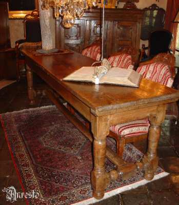 Eettafel van Vlaamse makelij 18de-eeuws