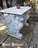 [klik = vergroot] Neorenaissance Carrara marmeren leeuwen met tafelblad 