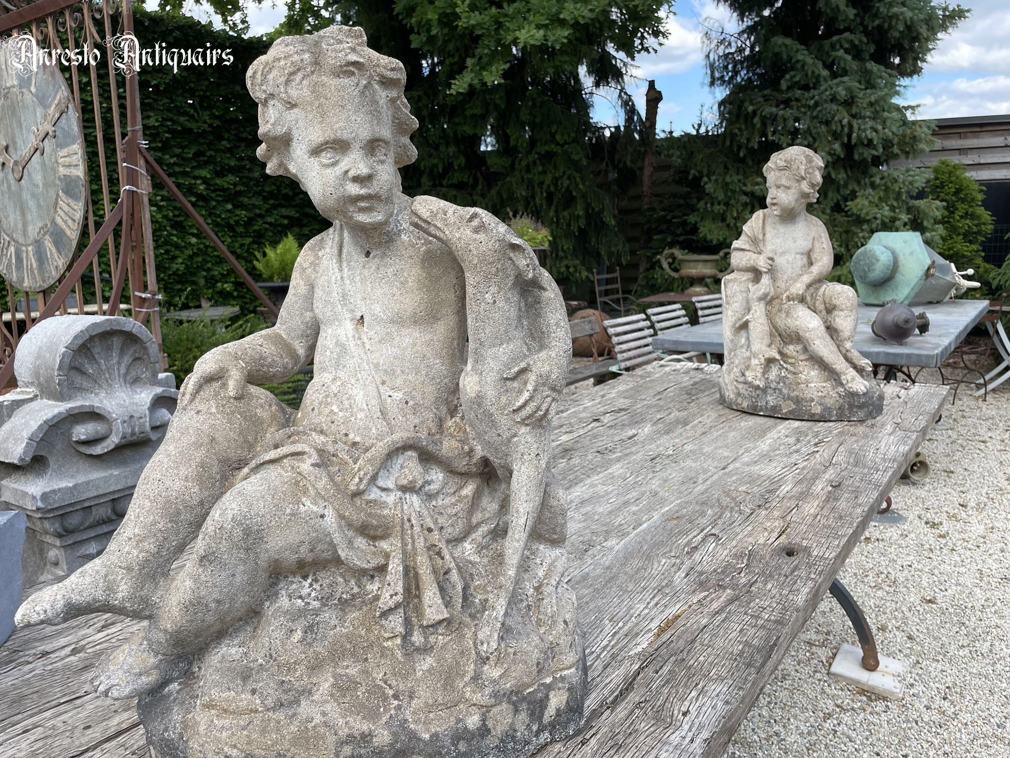 ~klik vergroting Antieke tuinbeelden uit gemalen kalkzandsteen   ~ 