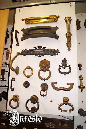 Antieke deurtrekkers en deurkloppers 