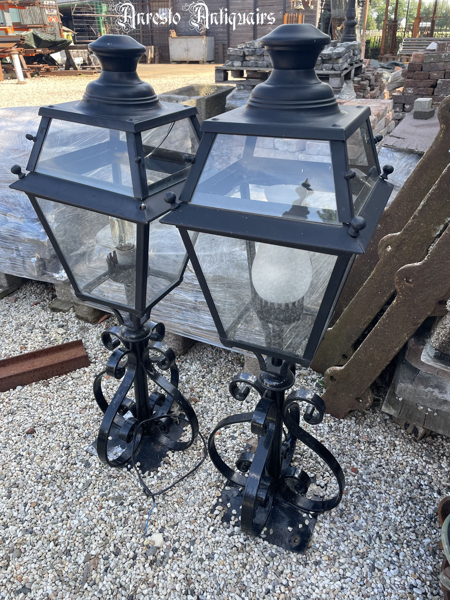 ~Oude staande tuinlantaarns   [ANRESTO klik vergroting]~ 