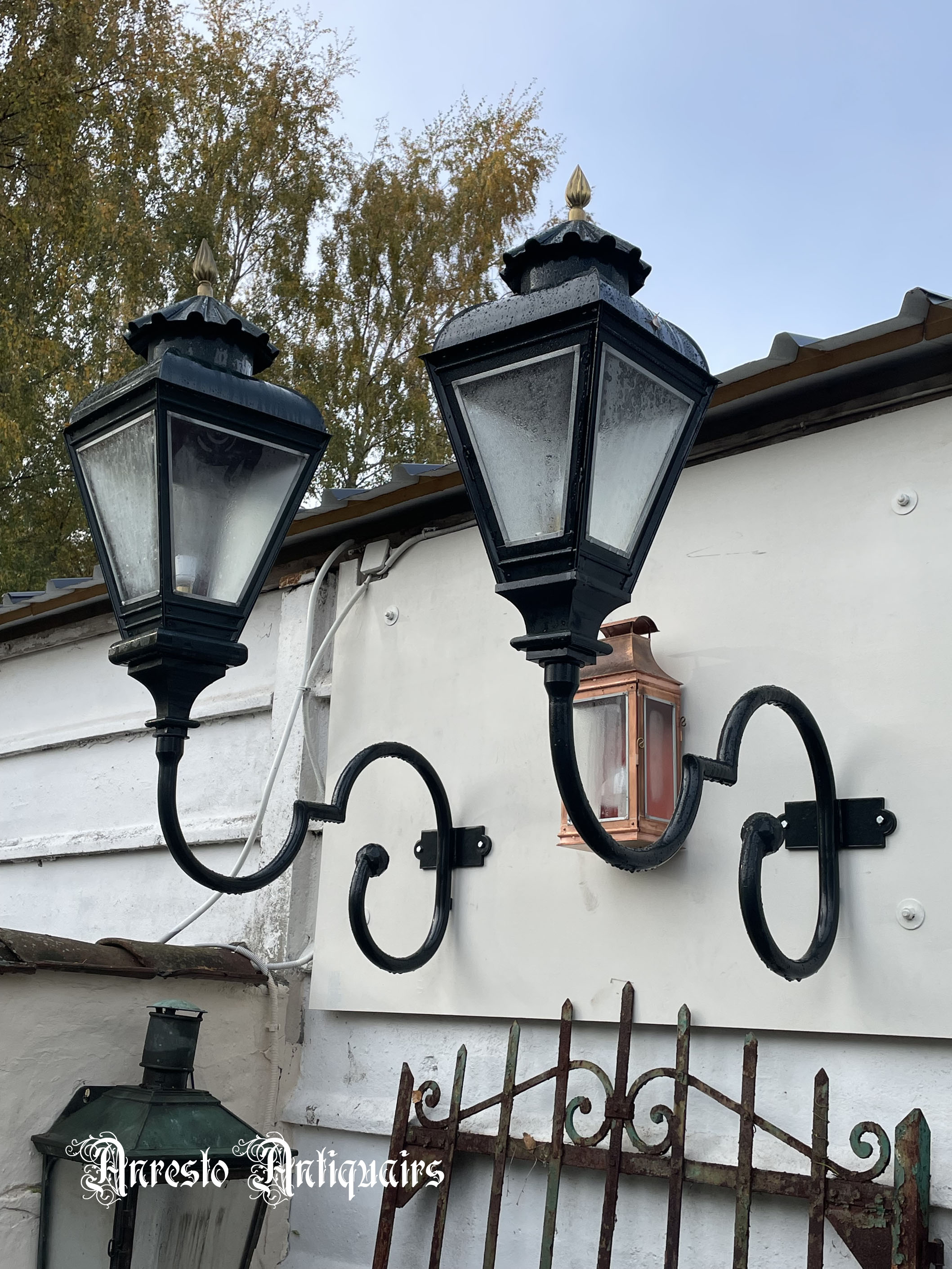 ~Oude Amsterdamse tuinmuurlantaarns  [ANRESTO klik vergroting]~ 