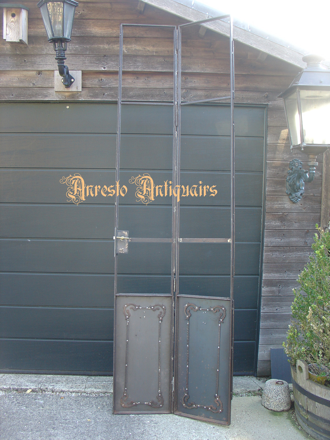 Antieke smeedijzeren porte-fenetre