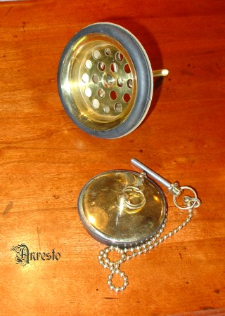 Crepine met stop en ketting.