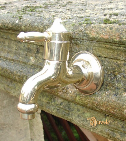 SMALL HANDLE TAP