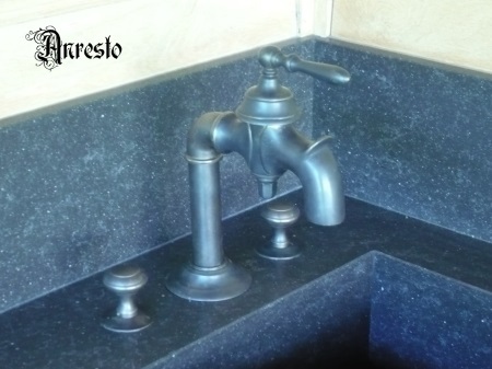 Tap assembly with ceramic closures fitted