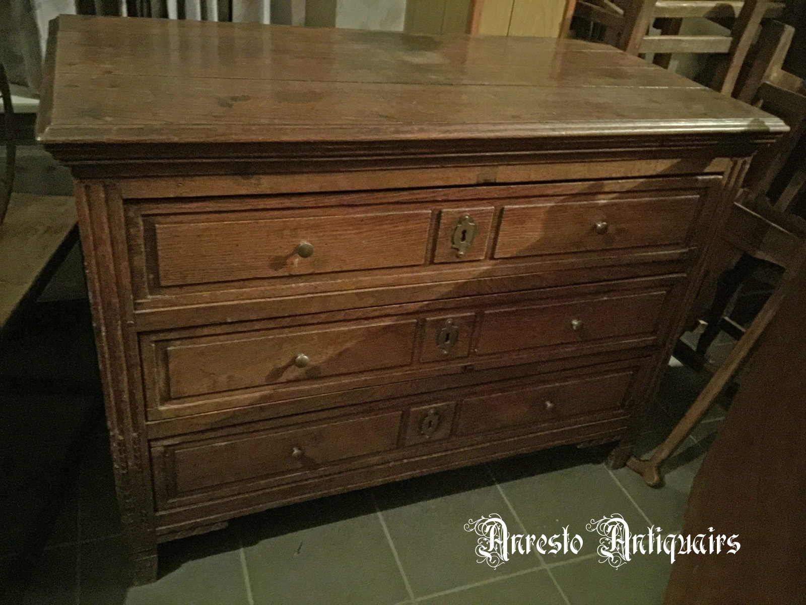 Antieke landelijke eikenhouten commodet