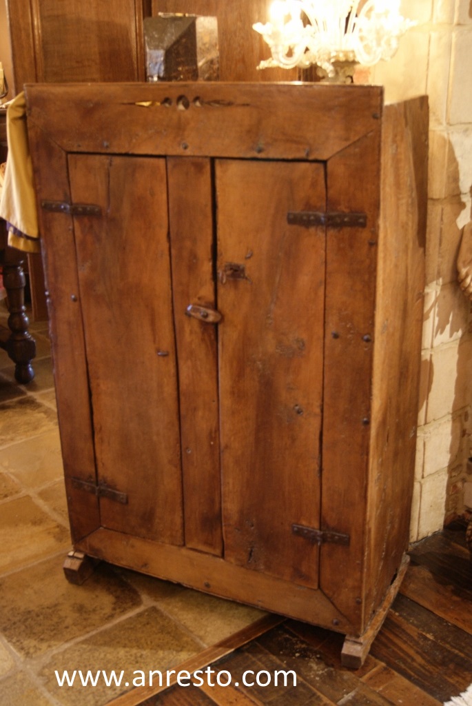 deeltje rechtbank stap in Antieke kast antiek, 17de eeuws Spaans broodkast