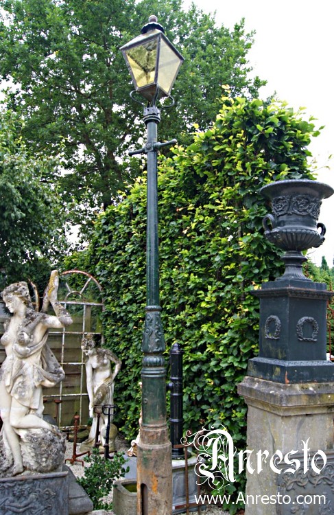 Infrarood Inwoner het einde Antieke Engelse lantaarnpaal. ANRESTO architecturaal antiek ± 1880  Lantaarnpaal in gietijzer en koper